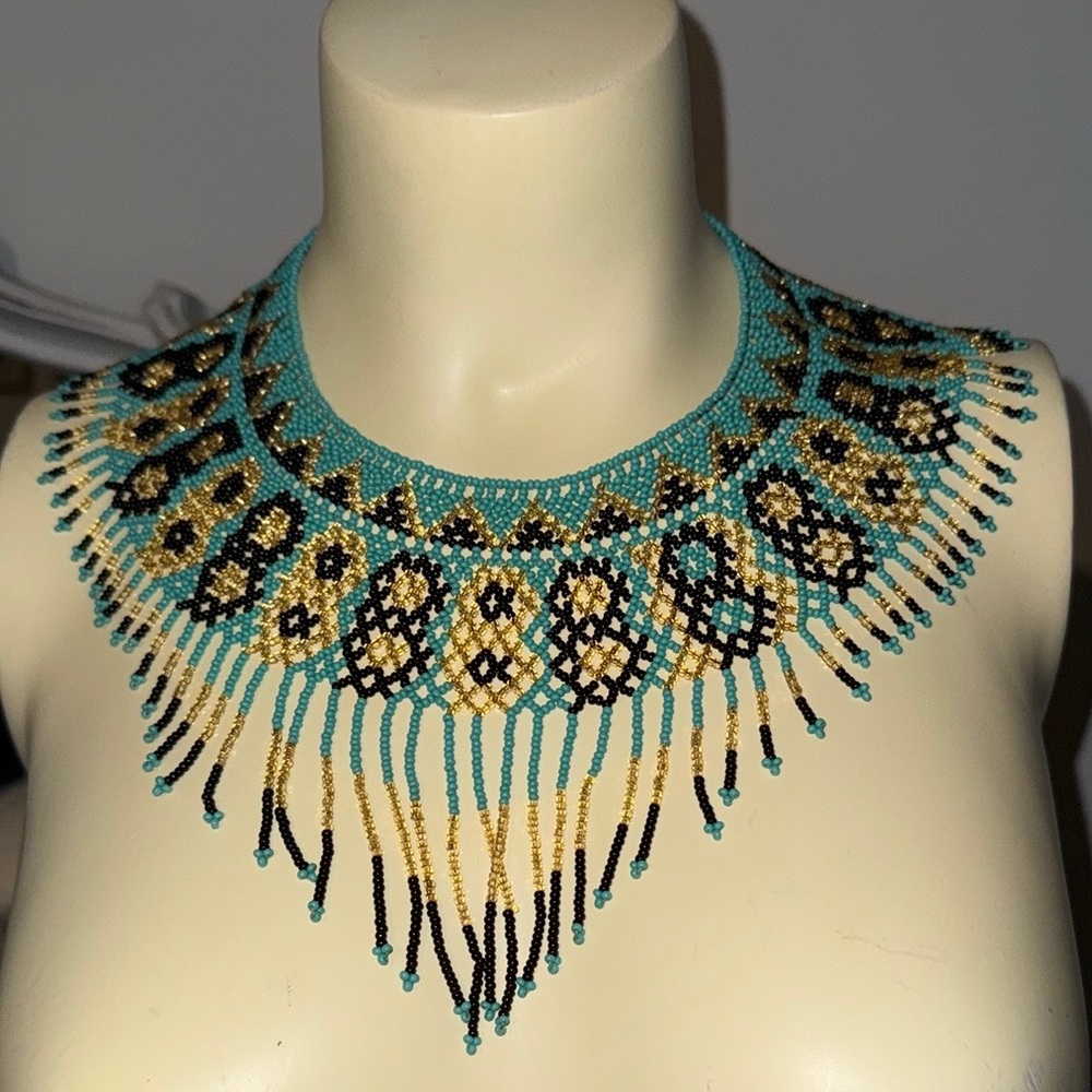 Elegant Beaded Necklace in Turquoise and Gold